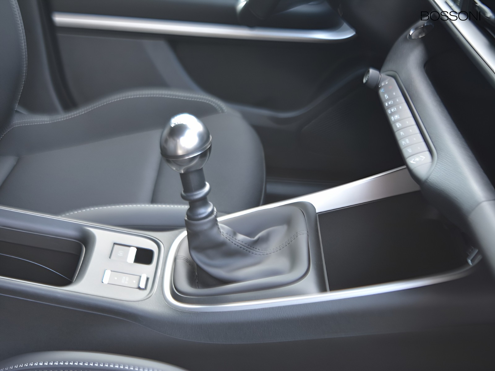 12 - Jeep Avenger 1.2 turbo 100cv summit fwd