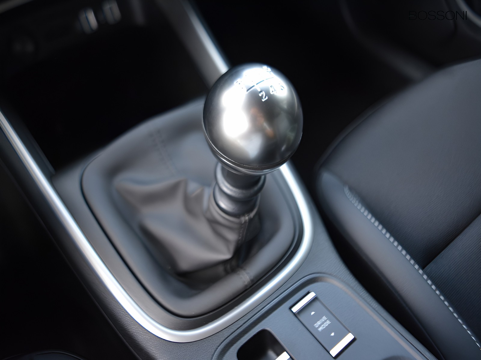 17 - Jeep Avenger 1.2 turbo 100cv summit fwd