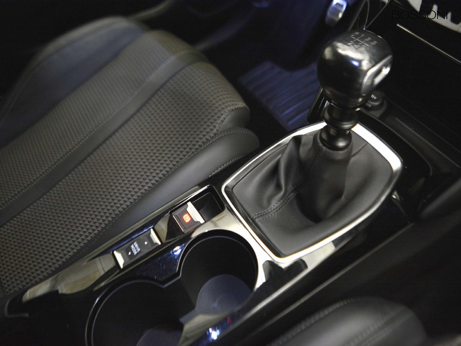 12 - Peugeot 208 5 porte 1.2 puretech gt s&s