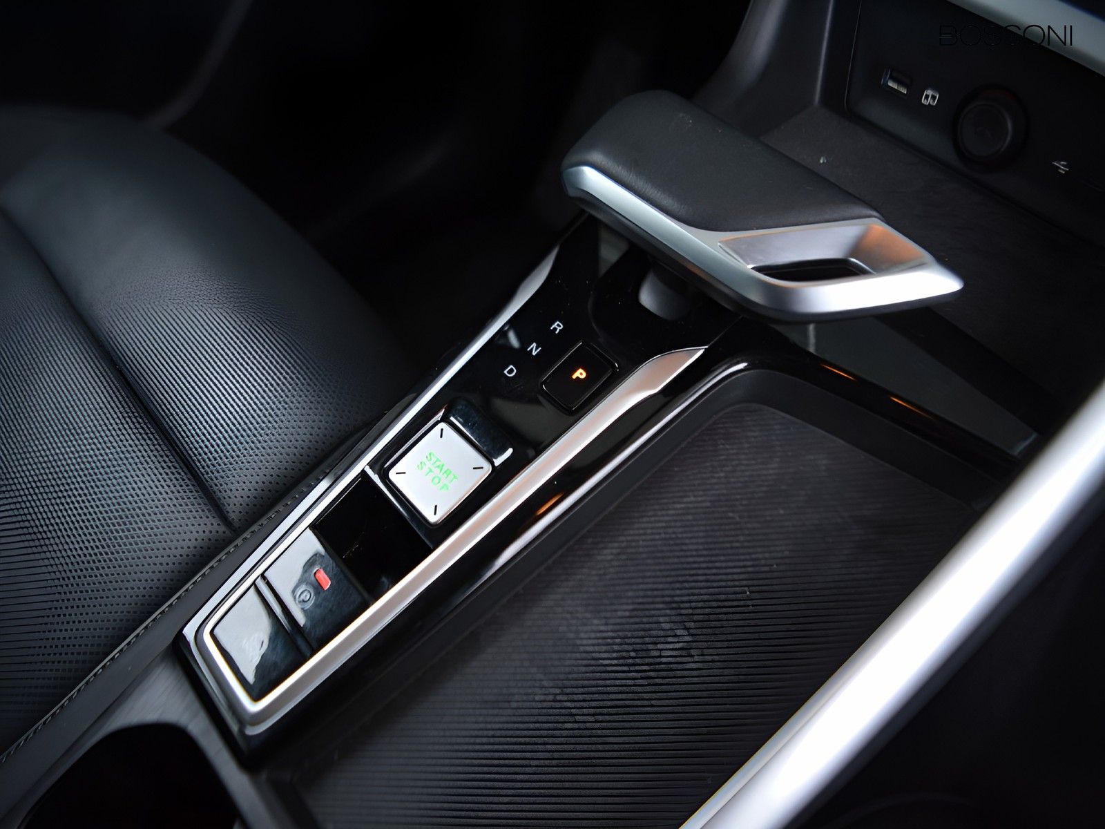 12 - Mg ZS 1.5 hybrid+ luxury auto