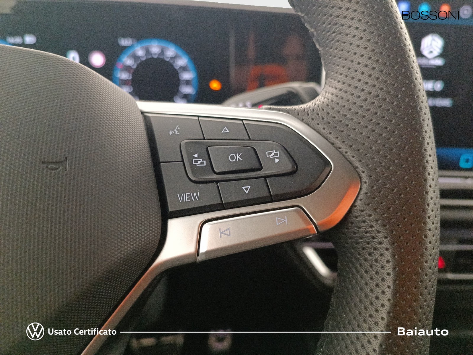 16 - Volkswagen Tiguan 2.0 tdi scr 150cv r-line dsg