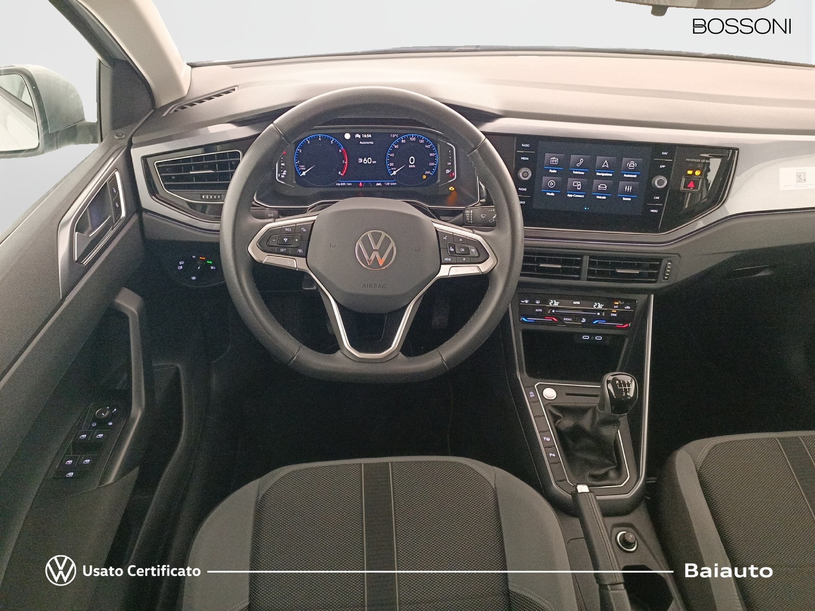 8 - Volkswagen Polo 1.0 tsi 95cv style