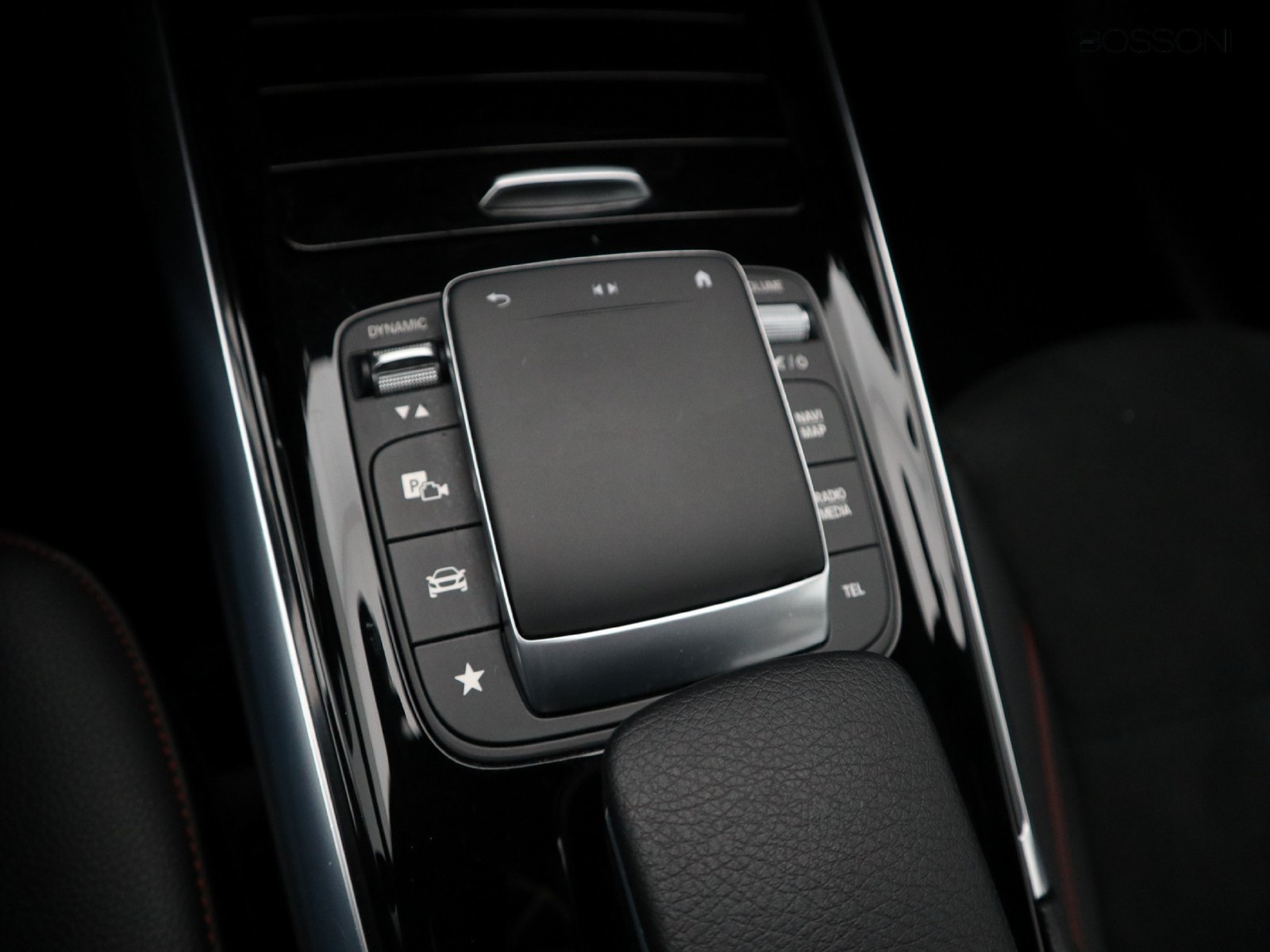 14 - Mercedes GLA 200 d premium 8g-dct