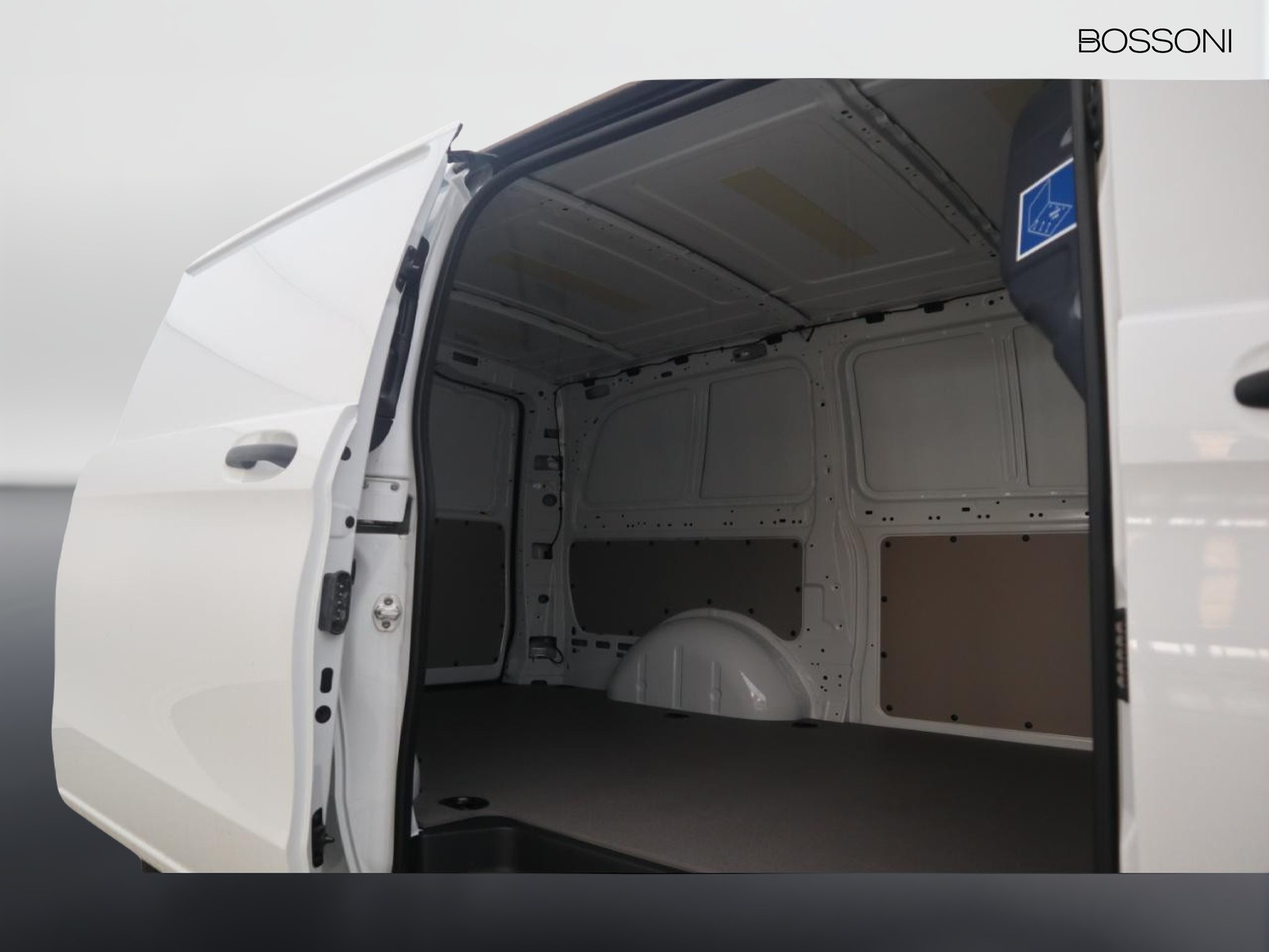 9 - Mercedes Vans Vito efurgone long 35kwh