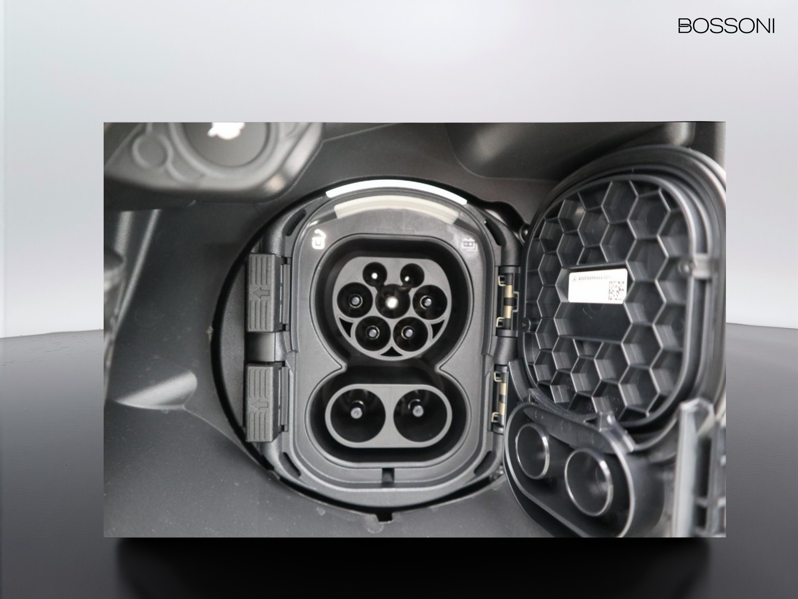 18 - Mercedes Vans Vito etourer 129 long 90kwh