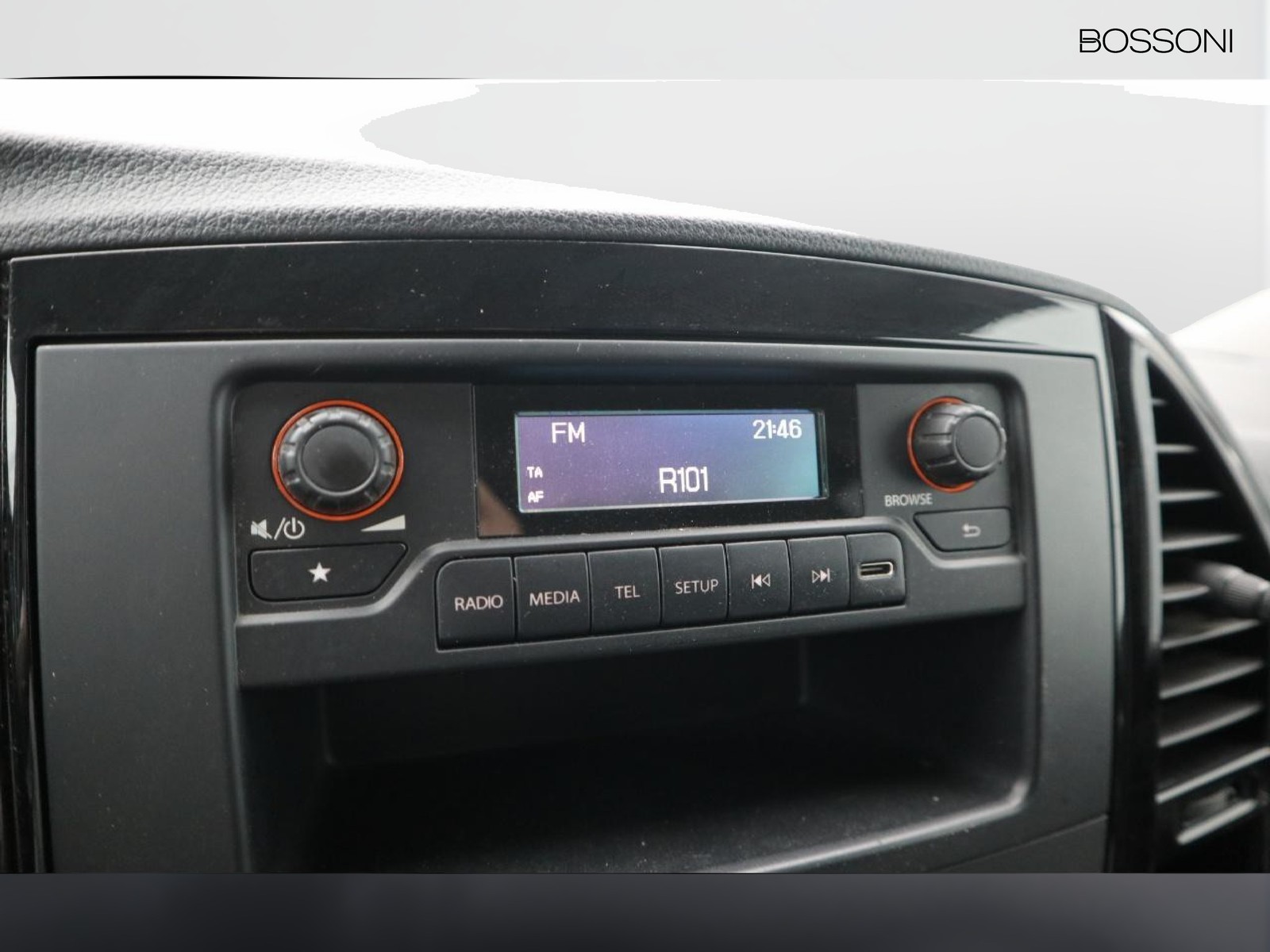 10 - Mercedes Vans Vito 114 cdi long mixto auto my20