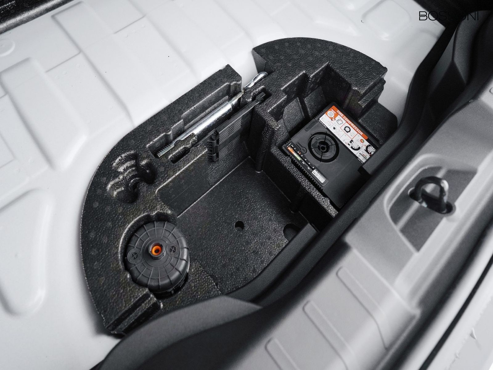 32 - Jeep Avenger full-electric longitude fwd auto