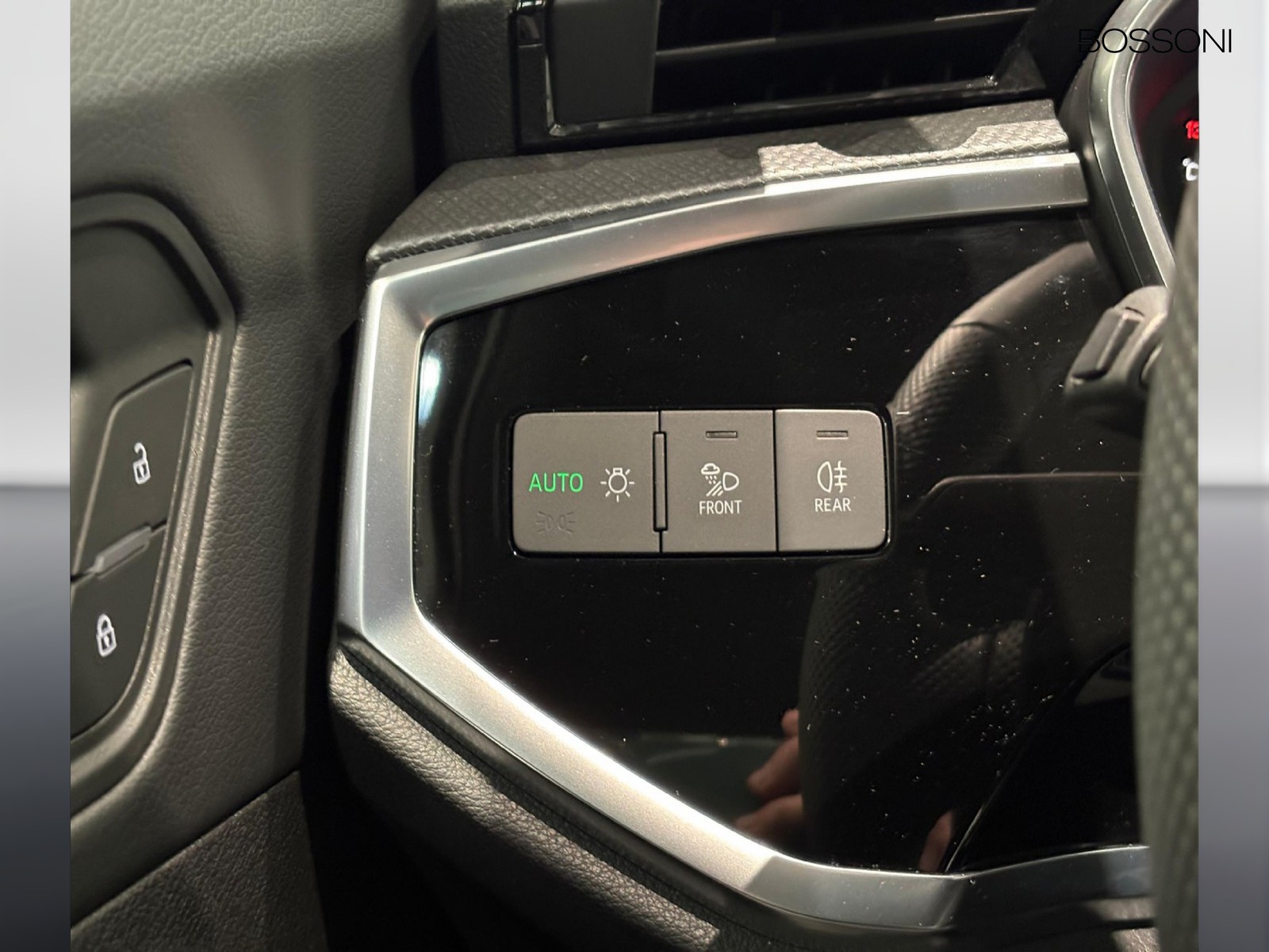 18 - Audi Q3 35 2.0 tdi business advanced s tronic