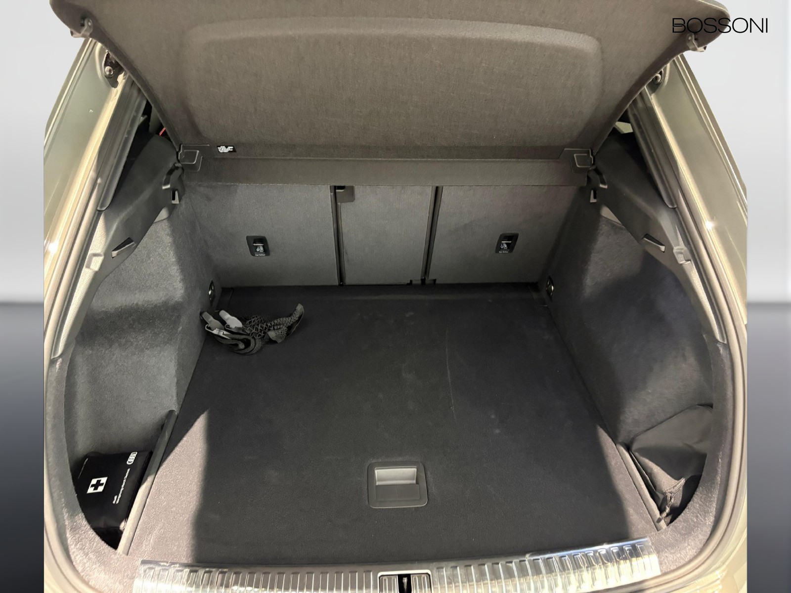 32 - Audi Q3 35 2.0 tdi business advanced s tronic