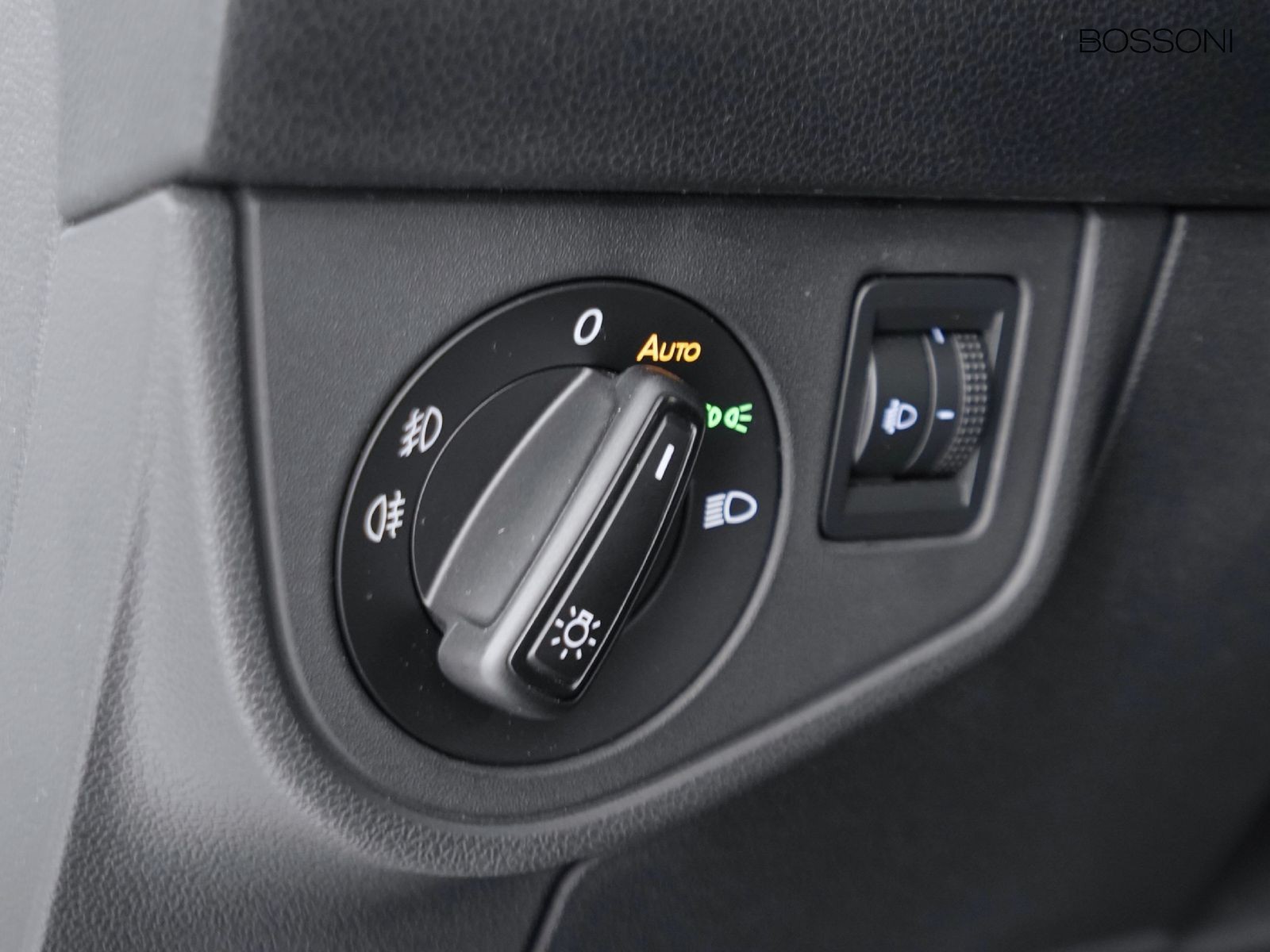 16 - Volkswagen Taigo 1.5 tsi act 150cv r-line dsg