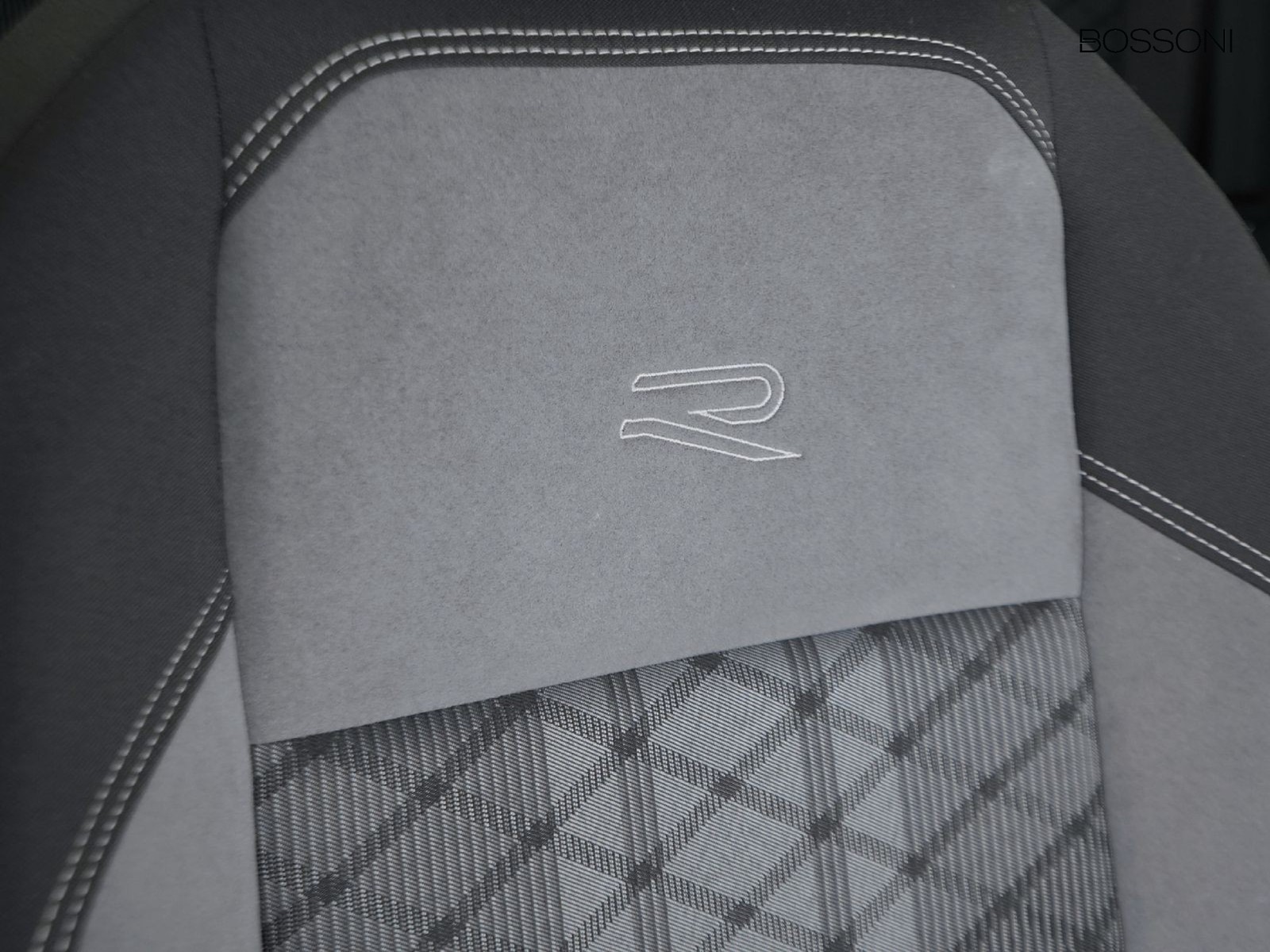 22 - Volkswagen Taigo 1.5 tsi act 150cv r-line dsg