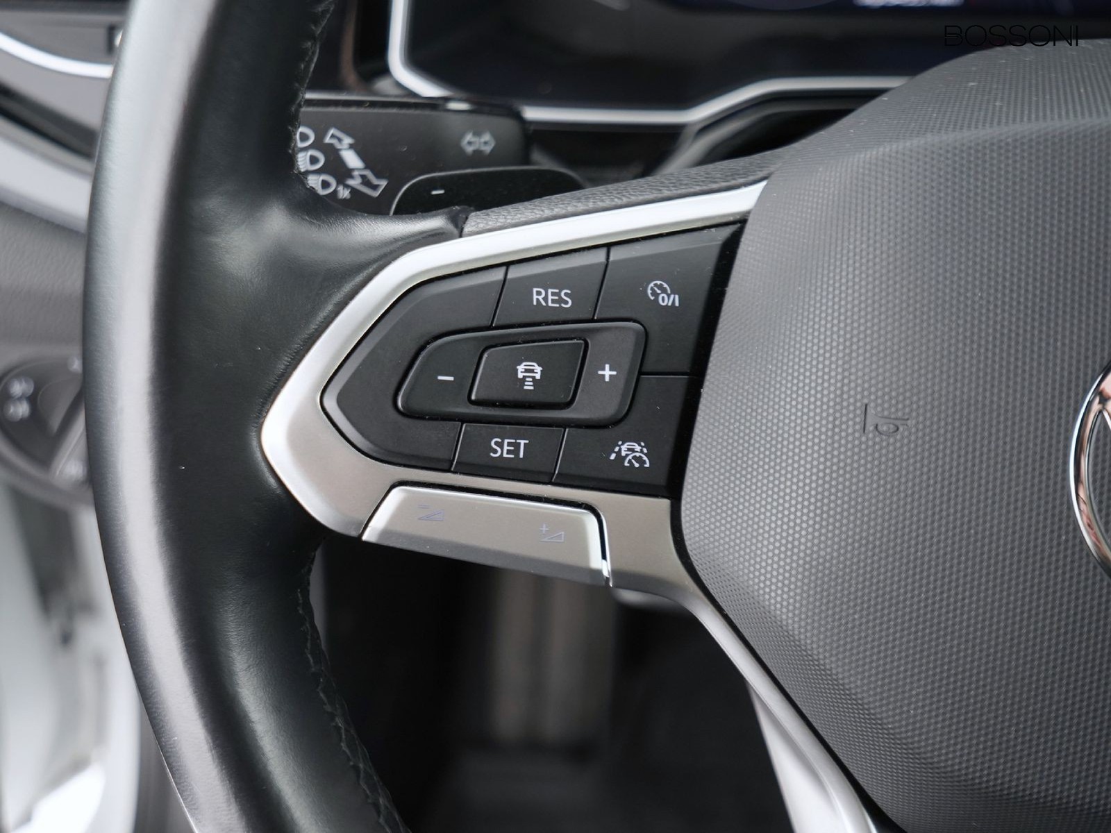 26 - Volkswagen Taigo 1.5 tsi act 150cv r-line dsg