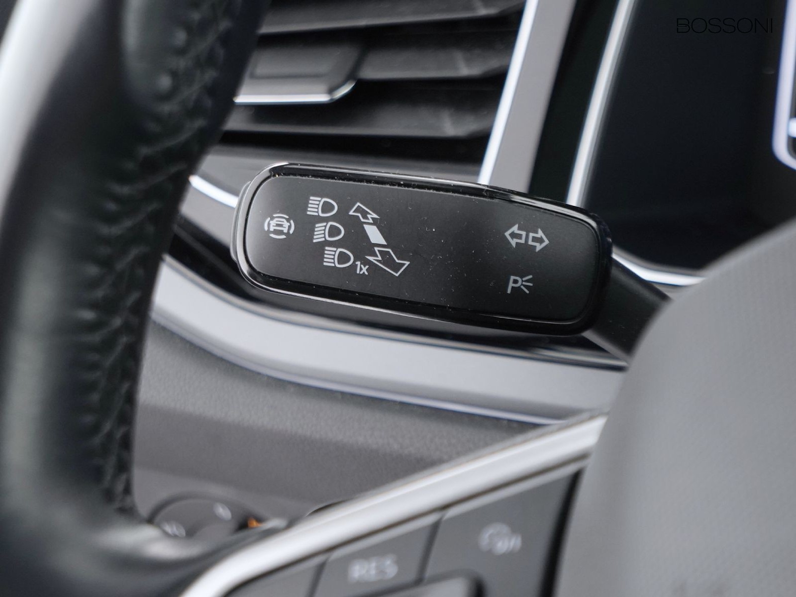 28 - Volkswagen Taigo 1.5 tsi act 150cv r-line dsg