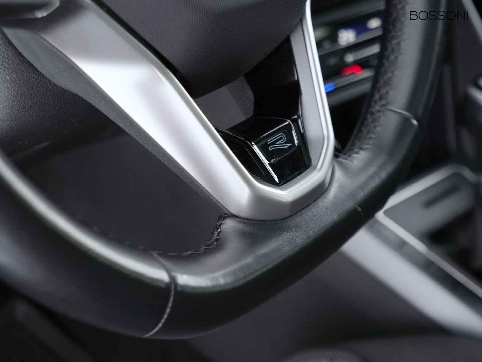 29 - Volkswagen Taigo 1.5 tsi act 150cv r-line dsg