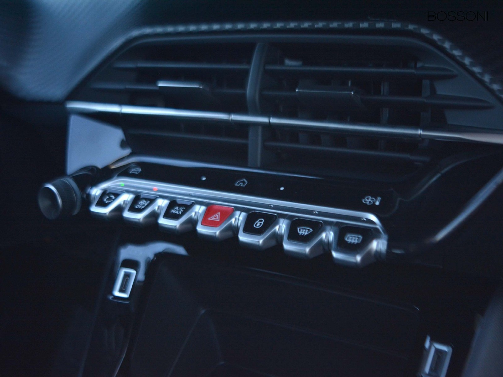 11 - Peugeot 208 1.2 puretech 100cv business s&s