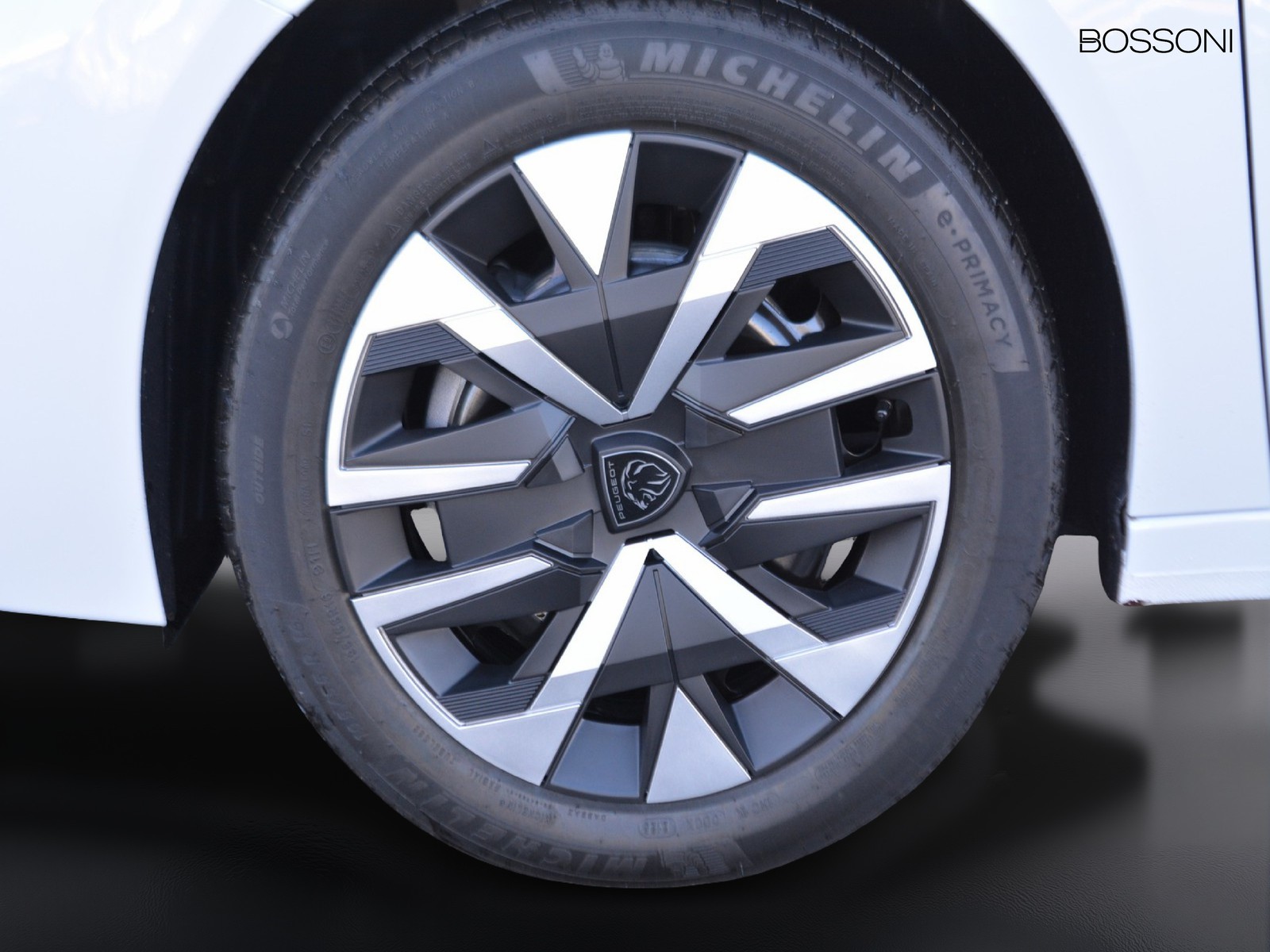 16 - Peugeot 208 1.2 puretech 100cv business s&s