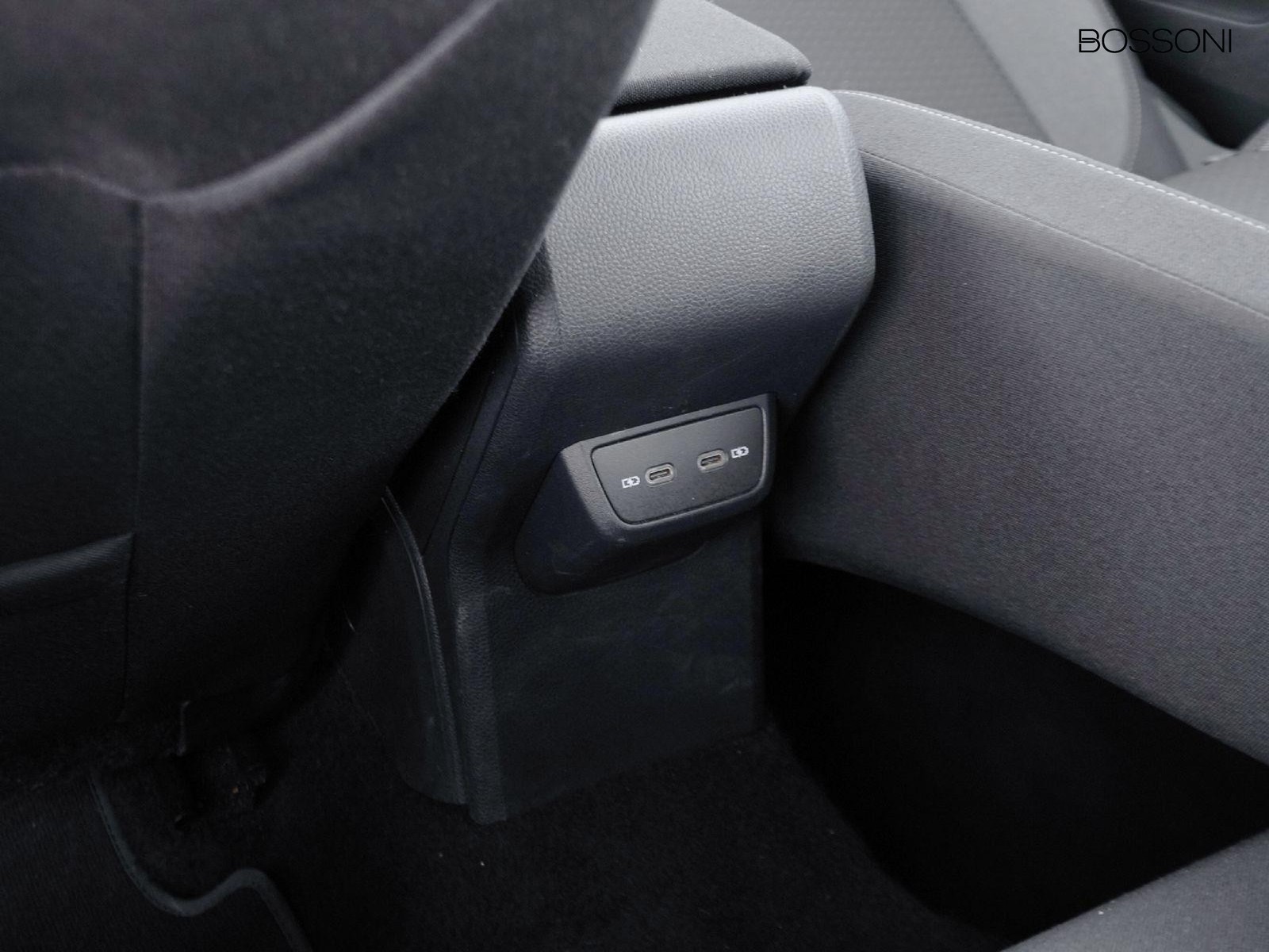 27 - Volkswagen Taigo 1.0 tsi 115cv life