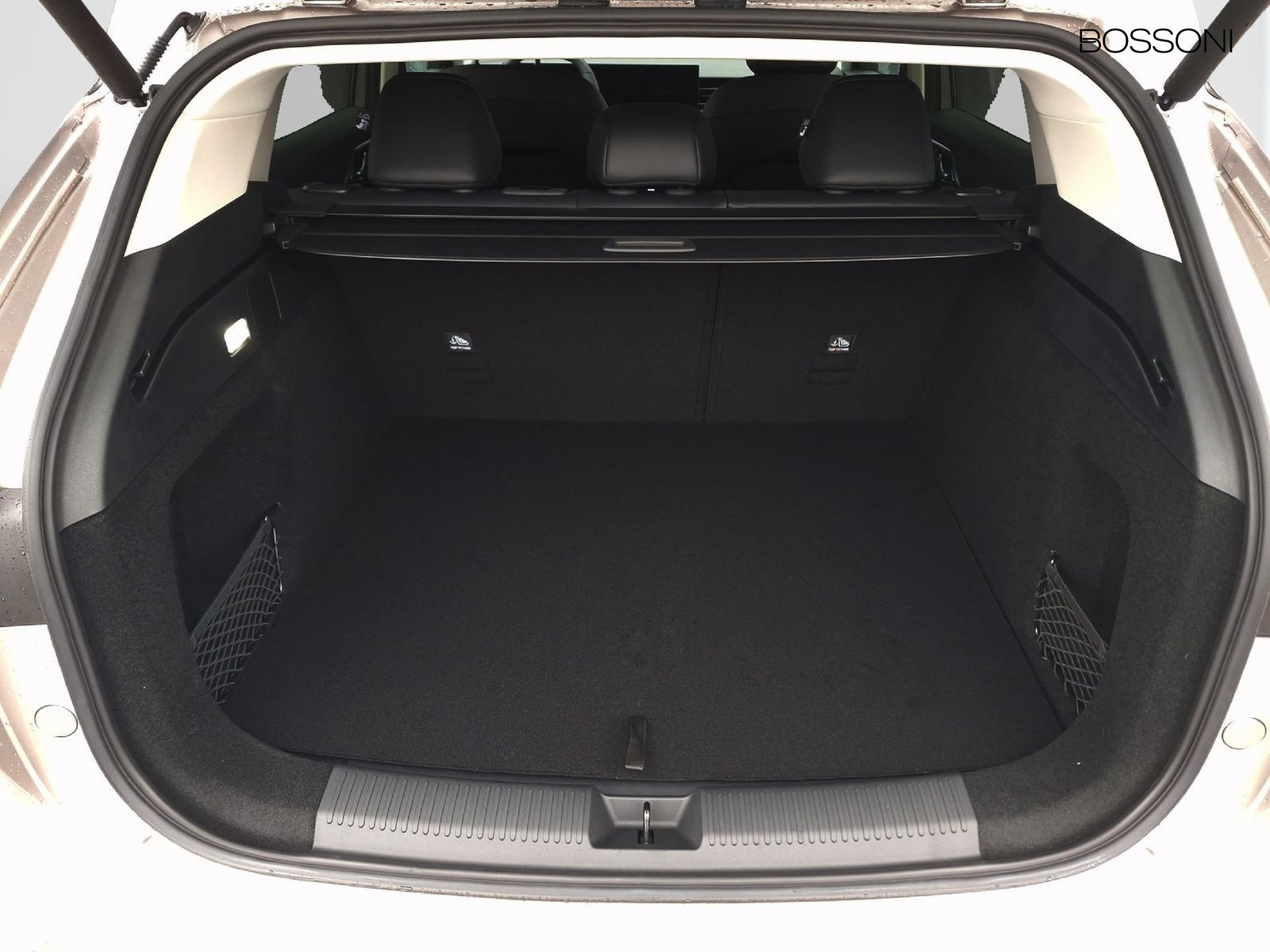 6 - Mg HS 1.5 phev luxury auto