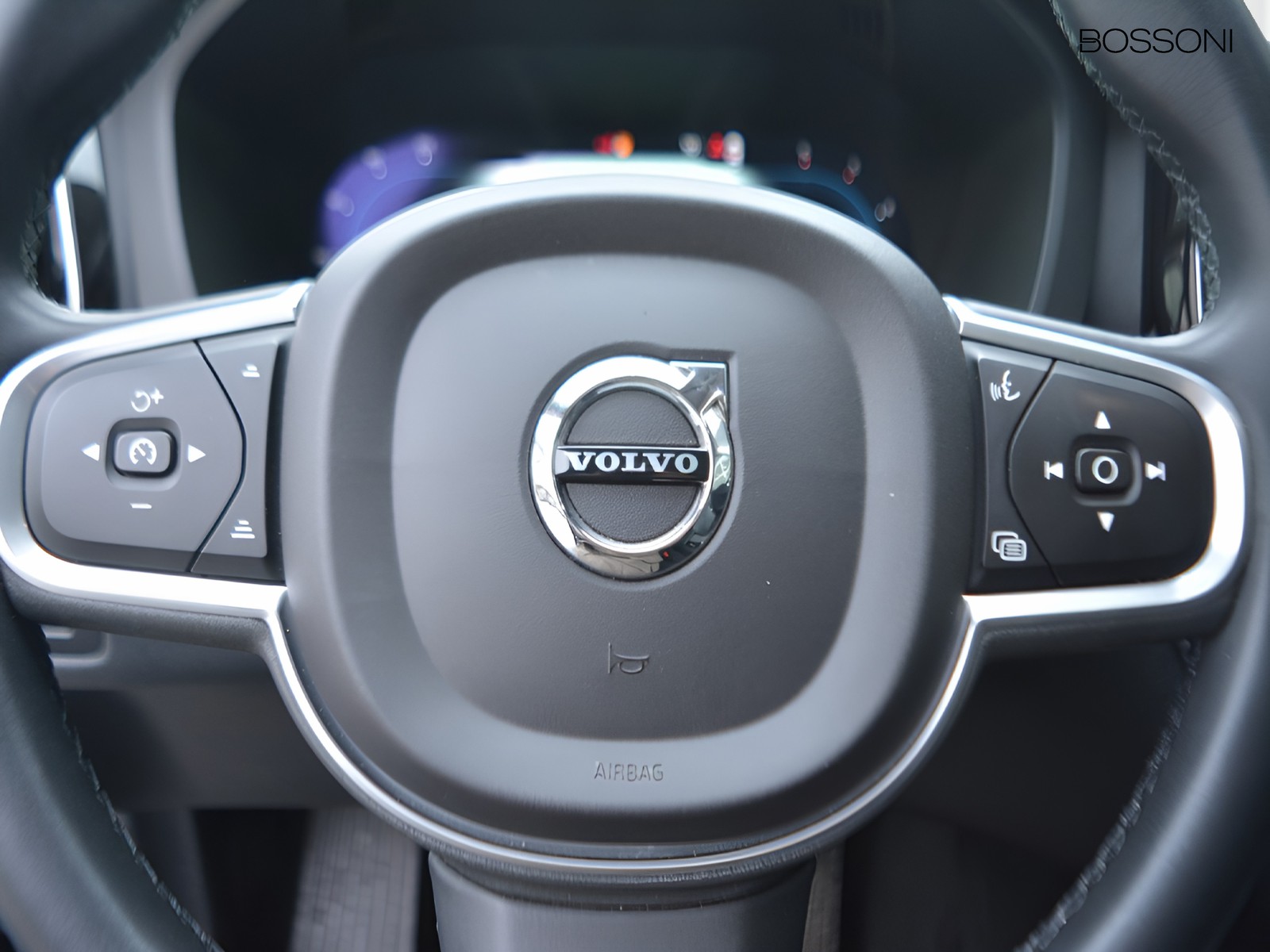 18 - Volvo XC60 2.0 b4 momentum pro automatico