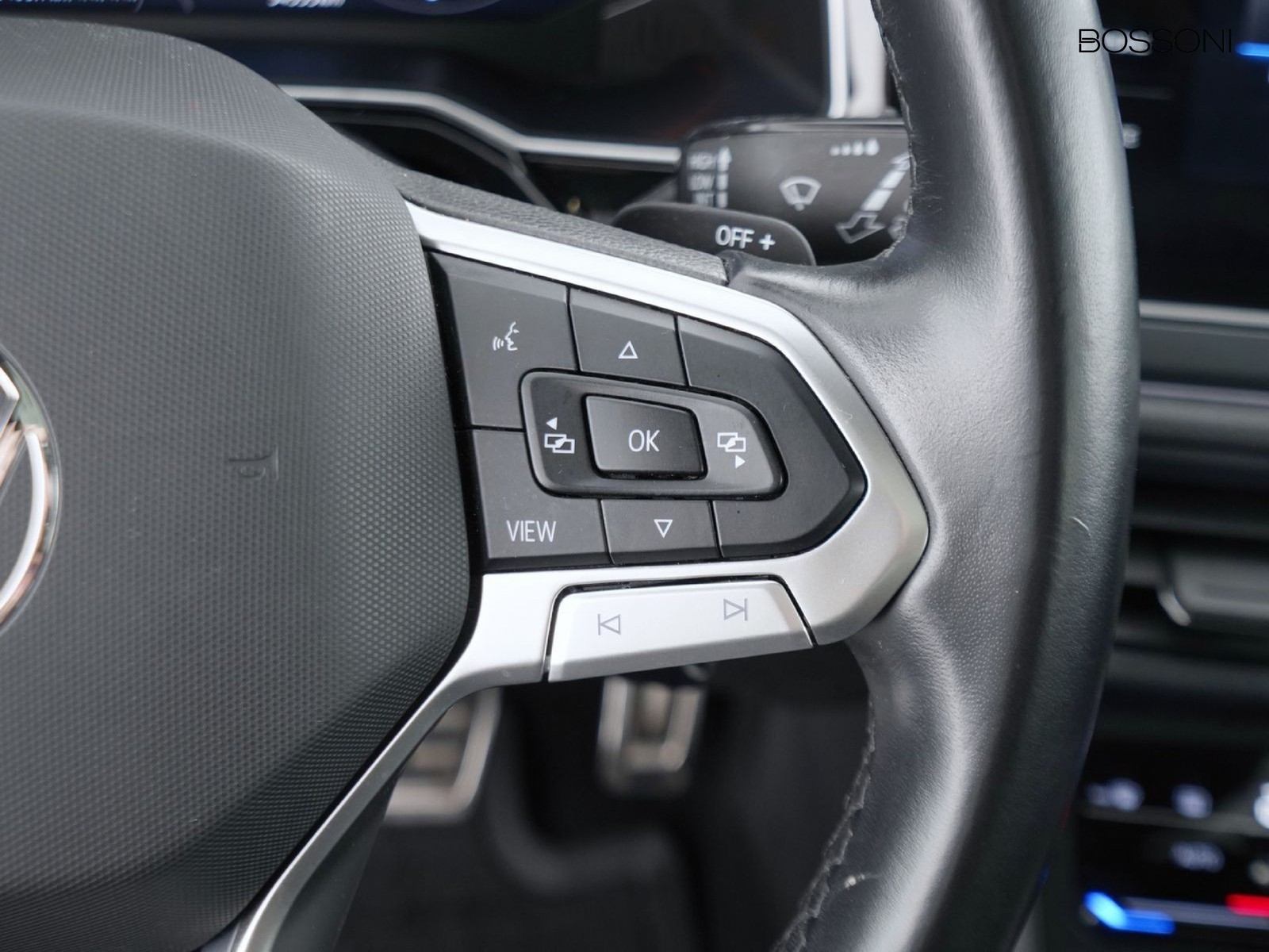 26 - Volkswagen Taigo 1.5 tsi act 150cv r-line dsg