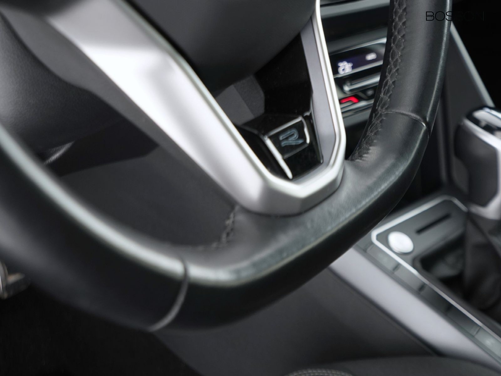 27 - Volkswagen Taigo 1.5 tsi act 150cv r-line dsg