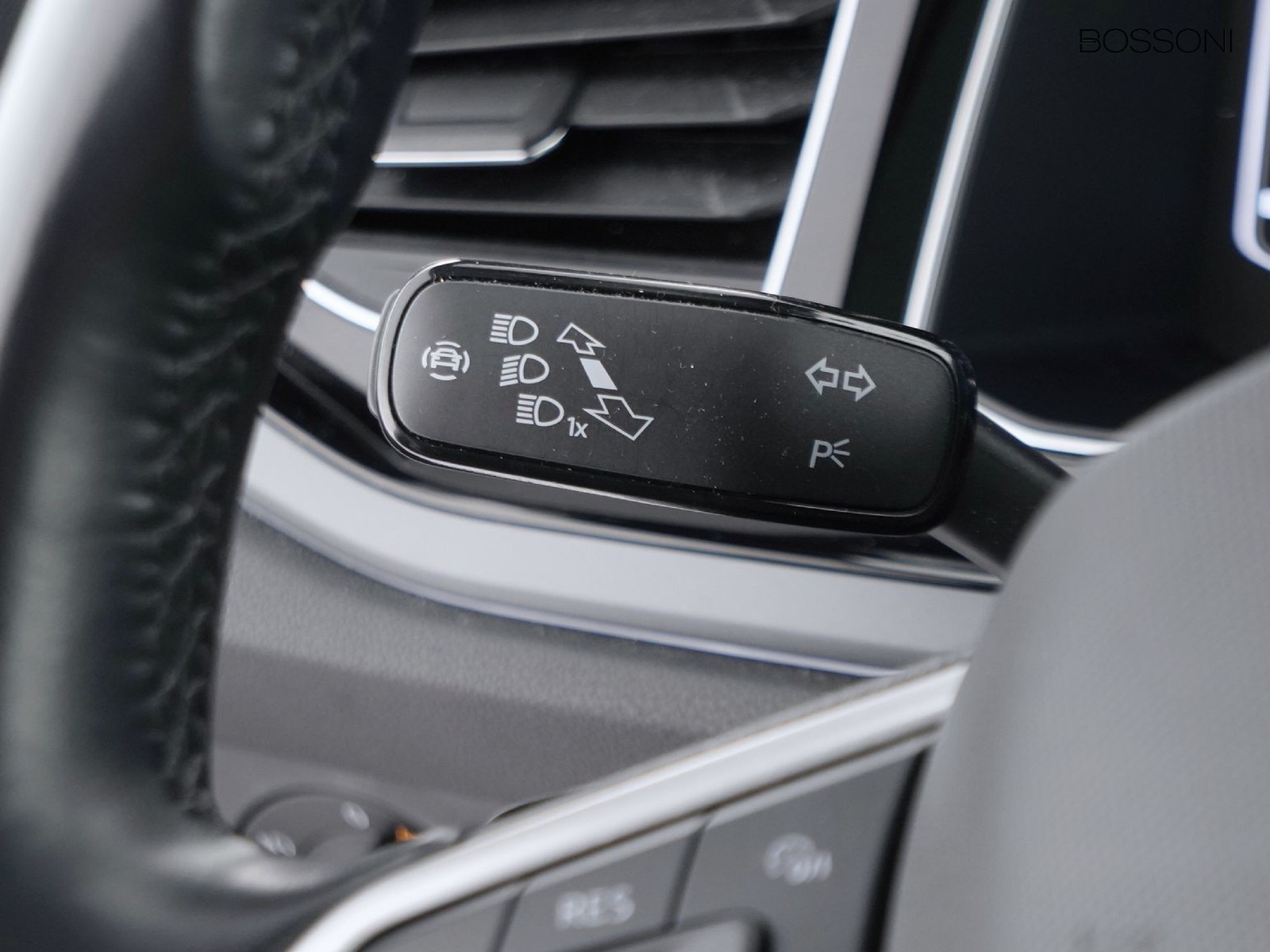 28 - Volkswagen Taigo 1.5 tsi act 150cv r-line dsg