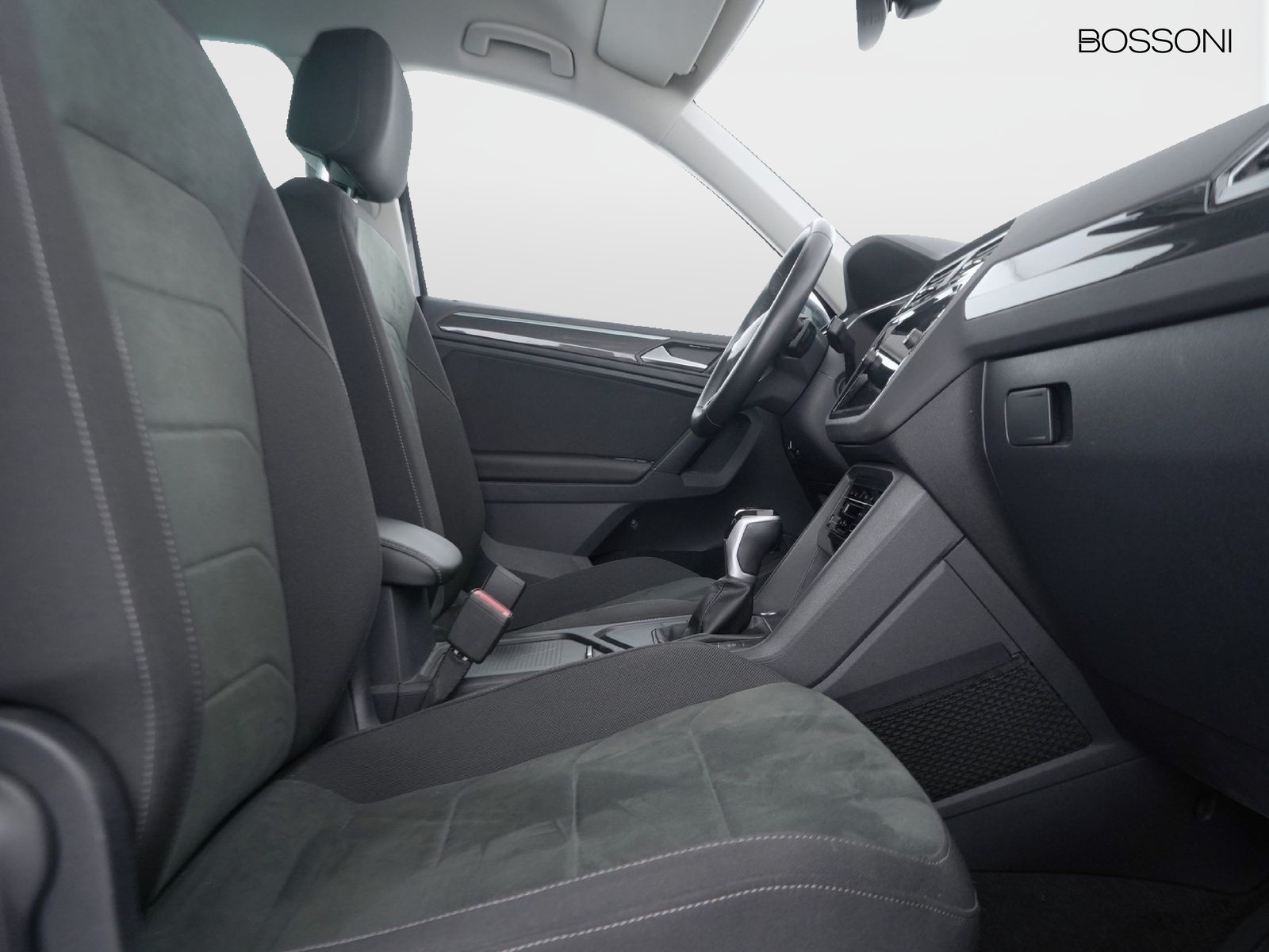 8 - Volkswagen Tiguan 1.5 tsi act 150cv elegance dsg