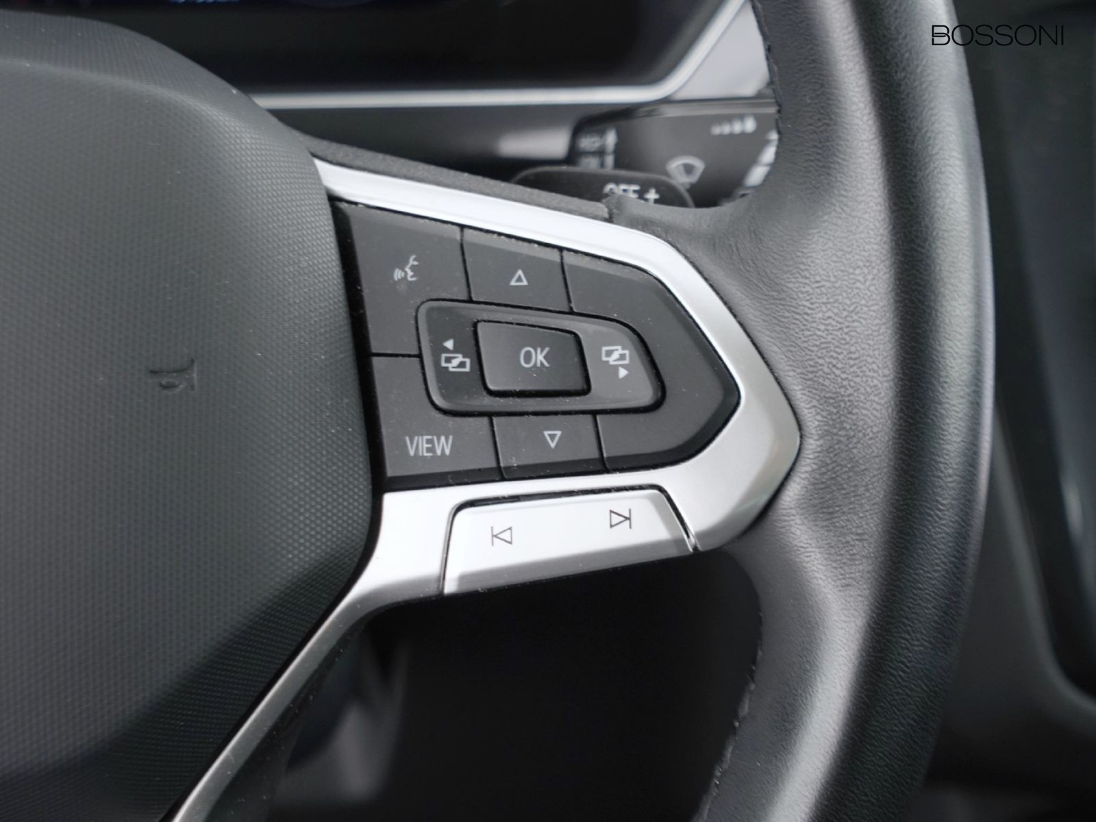 27 - Volkswagen Tiguan 1.5 tsi act 150cv elegance dsg