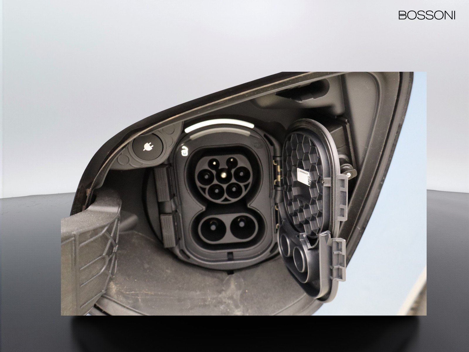 14 - Mercedes Vans Vito efurgone 112 long 60kwh