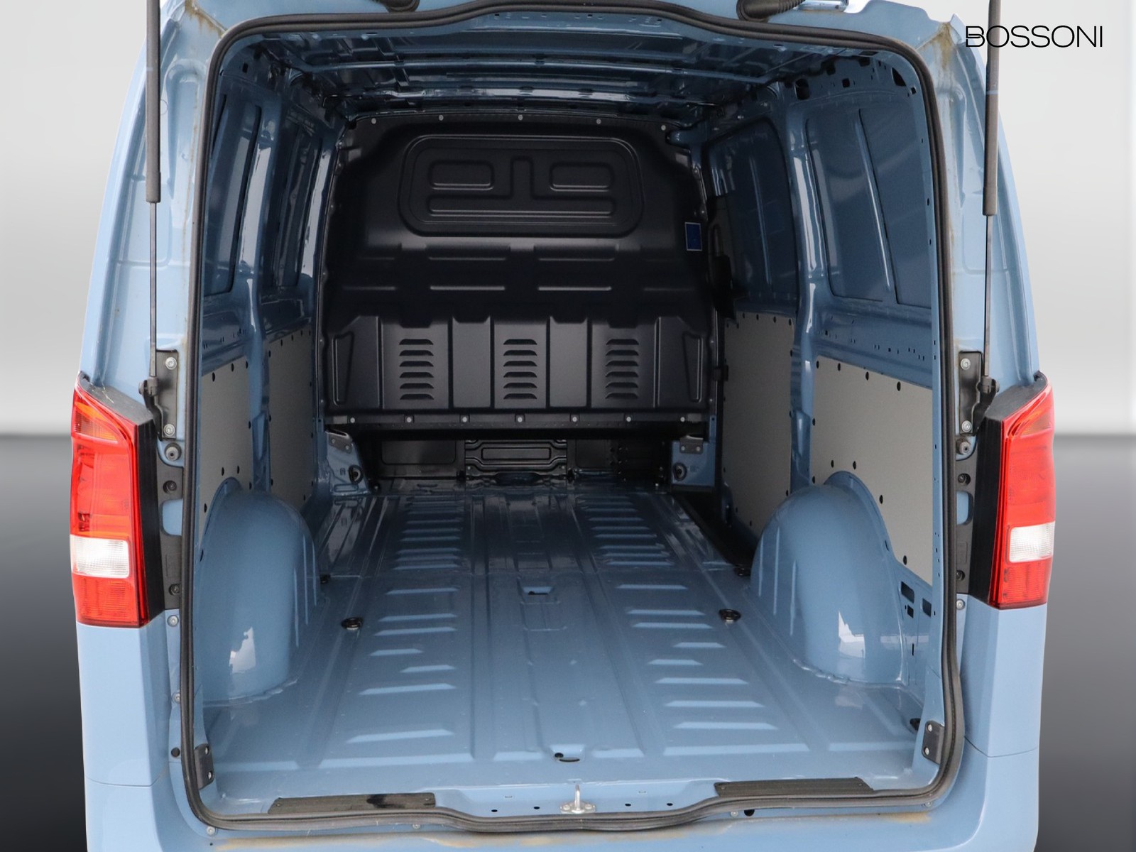 15 - Mercedes Vans Vito efurgone 112 long 60kwh