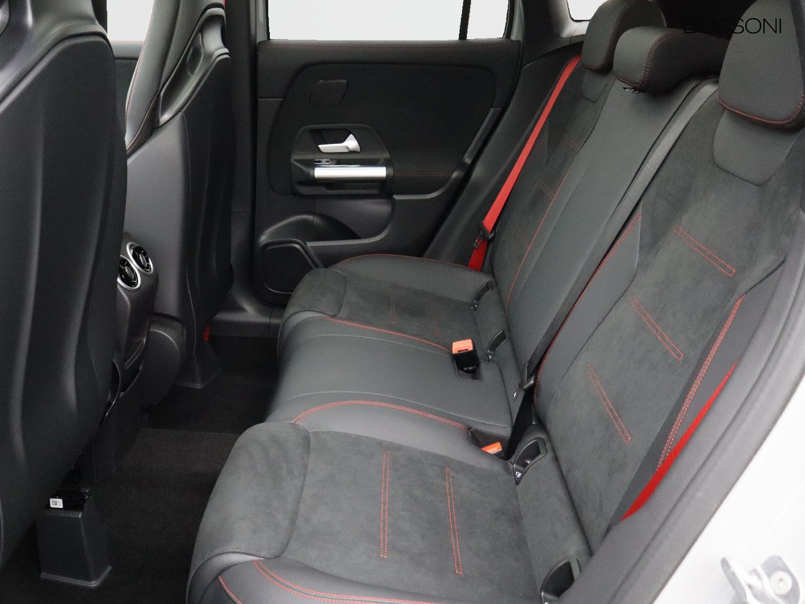 8 - AMG GLA amg 35 premium amg 4matic 8g-dct