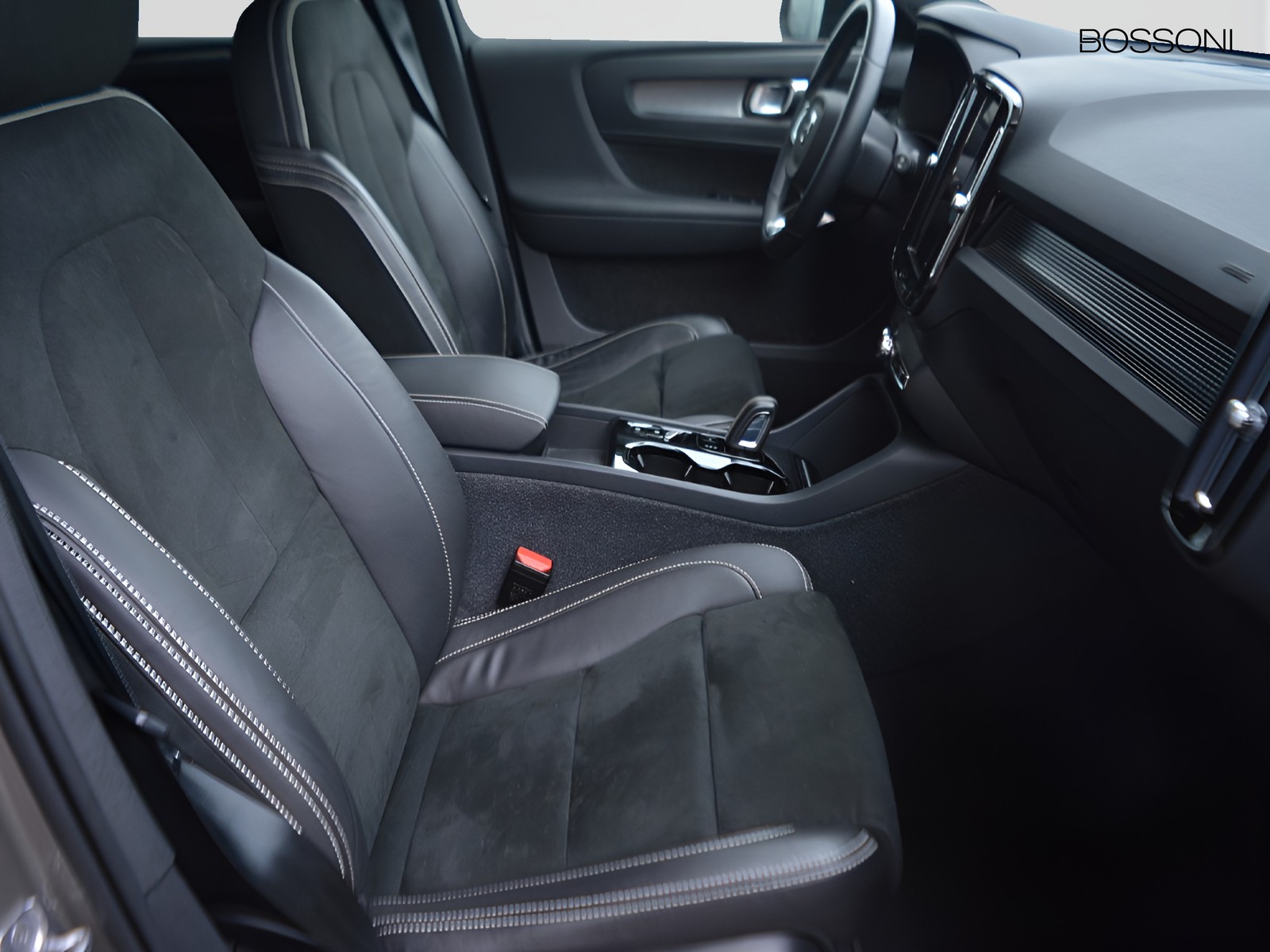 5 - Volvo XC40 1.5 t4 recharge plug-in-hybrid r-design geartronic my21