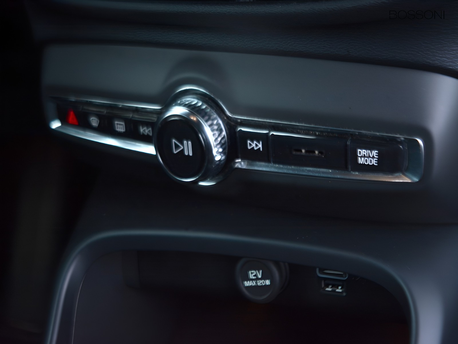 12 - Volvo XC40 1.5 t4 recharge plug-in-hybrid r-design geartronic my21