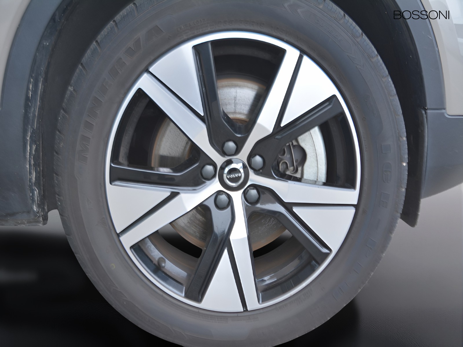 18 - Volvo XC40 1.5 t4 recharge plug-in-hybrid r-design geartronic my21