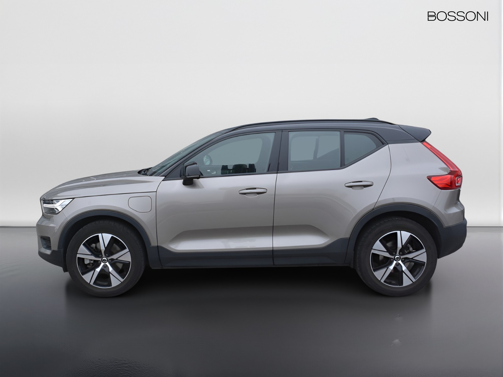 24 - Volvo XC40 1.5 t4 recharge plug-in-hybrid r-design geartronic my21