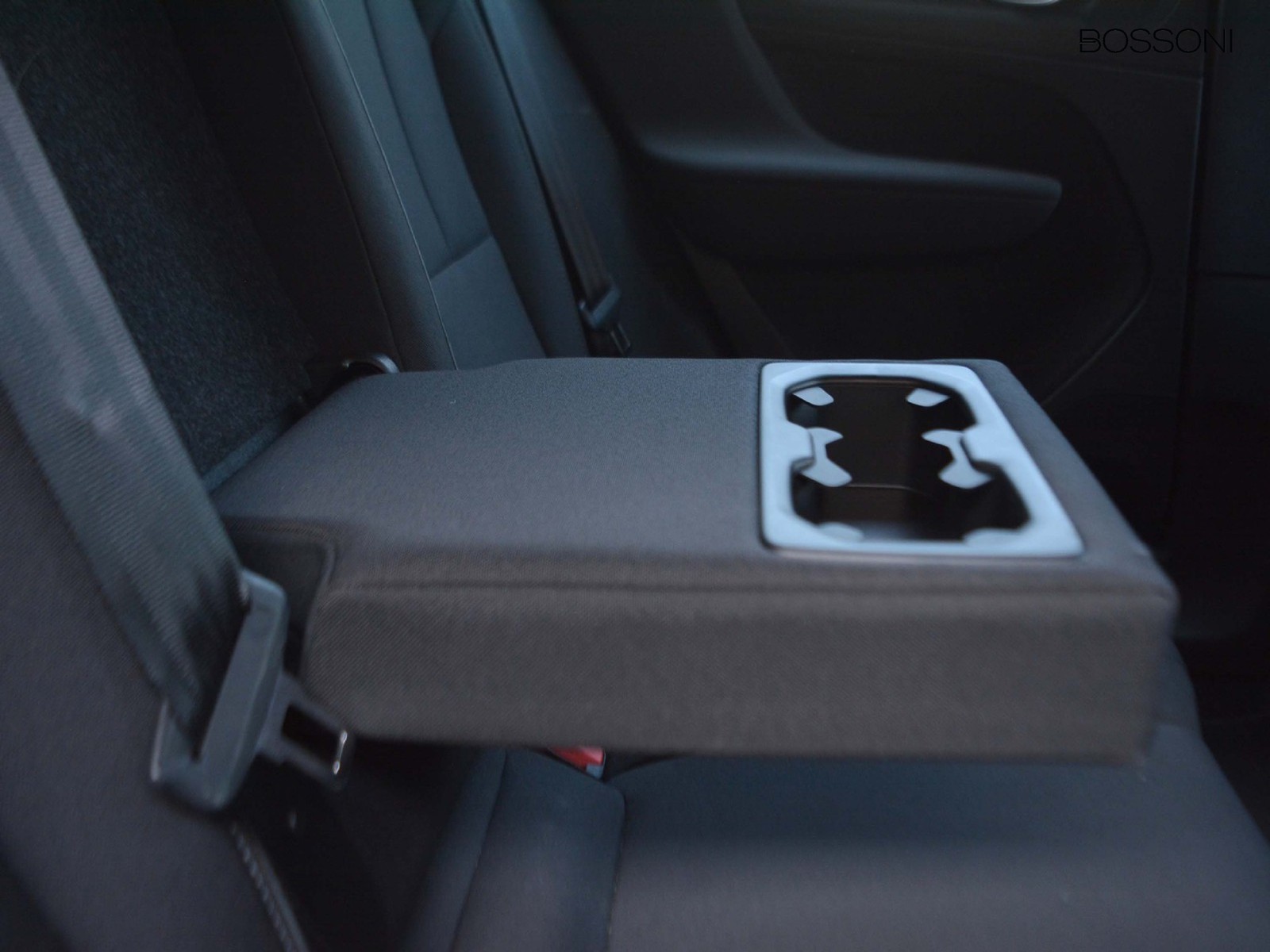 6 - Volvo XC40 1.5 t4 recharge plug-in-hybrid inscription expression geartronic my21