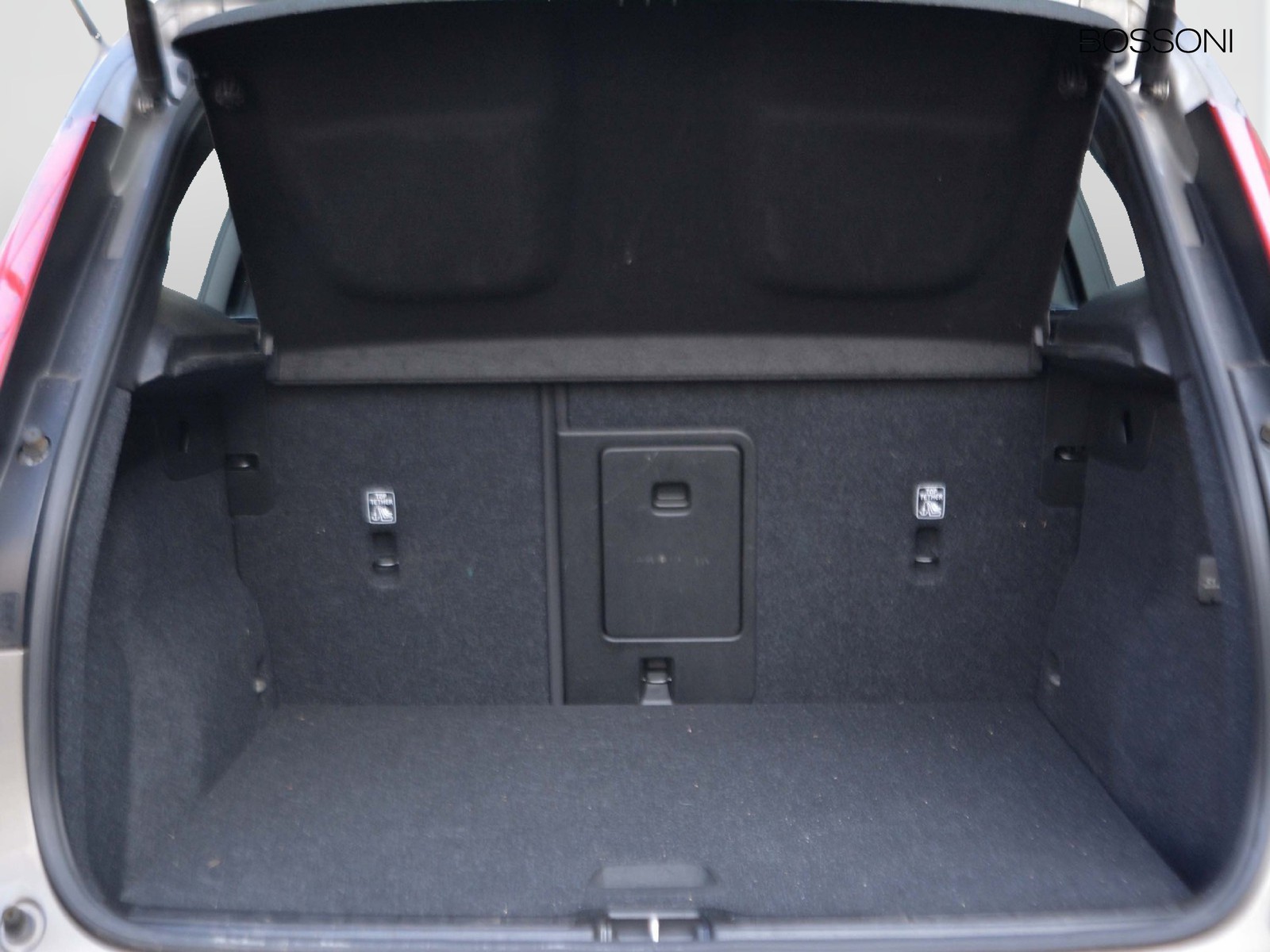 16 - Volvo XC40 1.5 t4 recharge plug-in-hybrid inscription expression geartronic my21