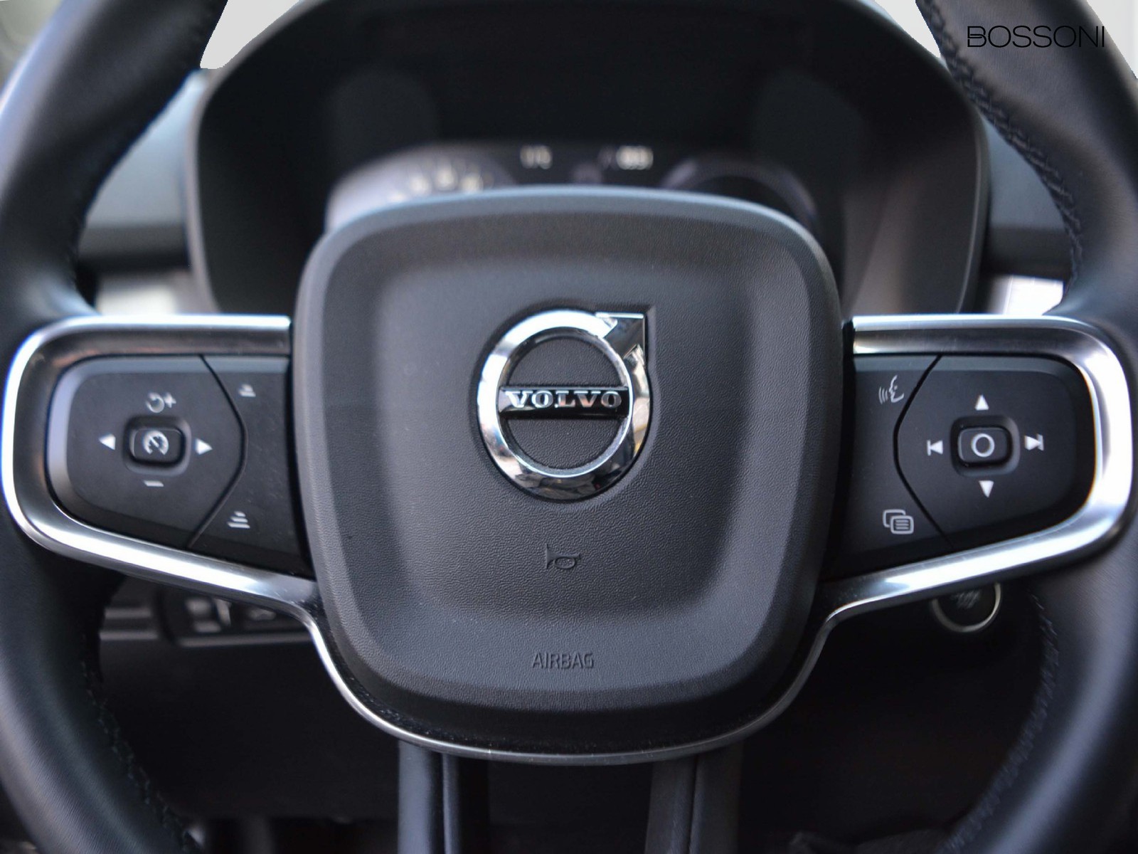 18 - Volvo XC40 1.5 t4 recharge plug-in-hybrid inscription expression geartronic my21