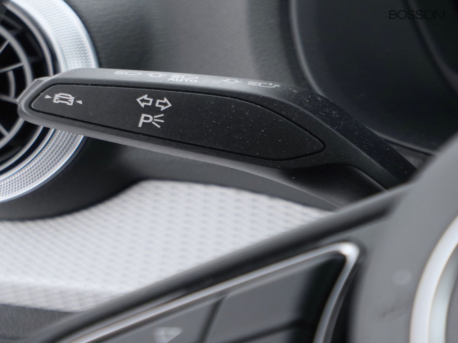 26 - Audi Q2 35 1.5 tfsi s line edition s tronic