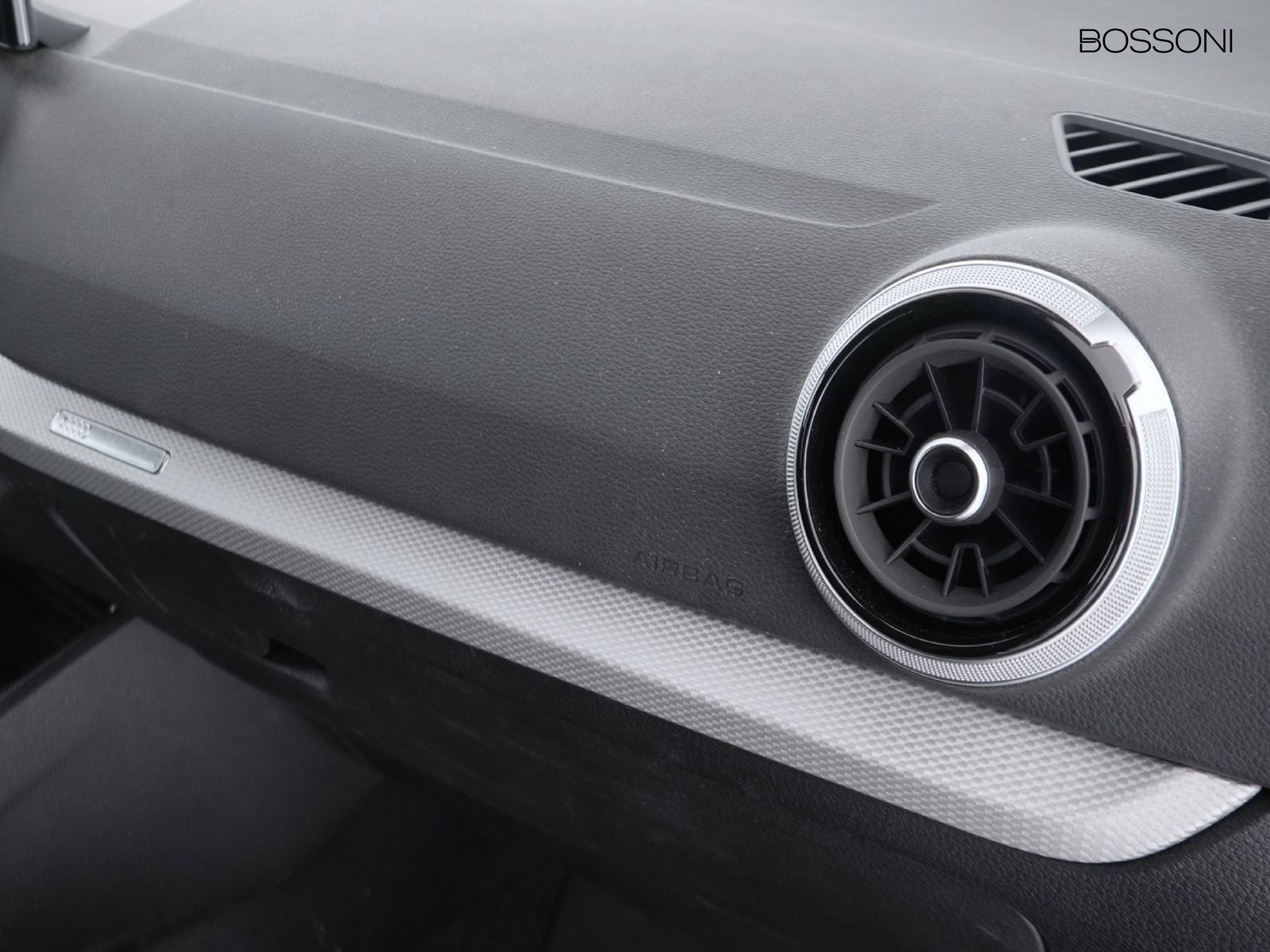 18 - Audi Q2 35 1.5 tfsi s line edition s tronic