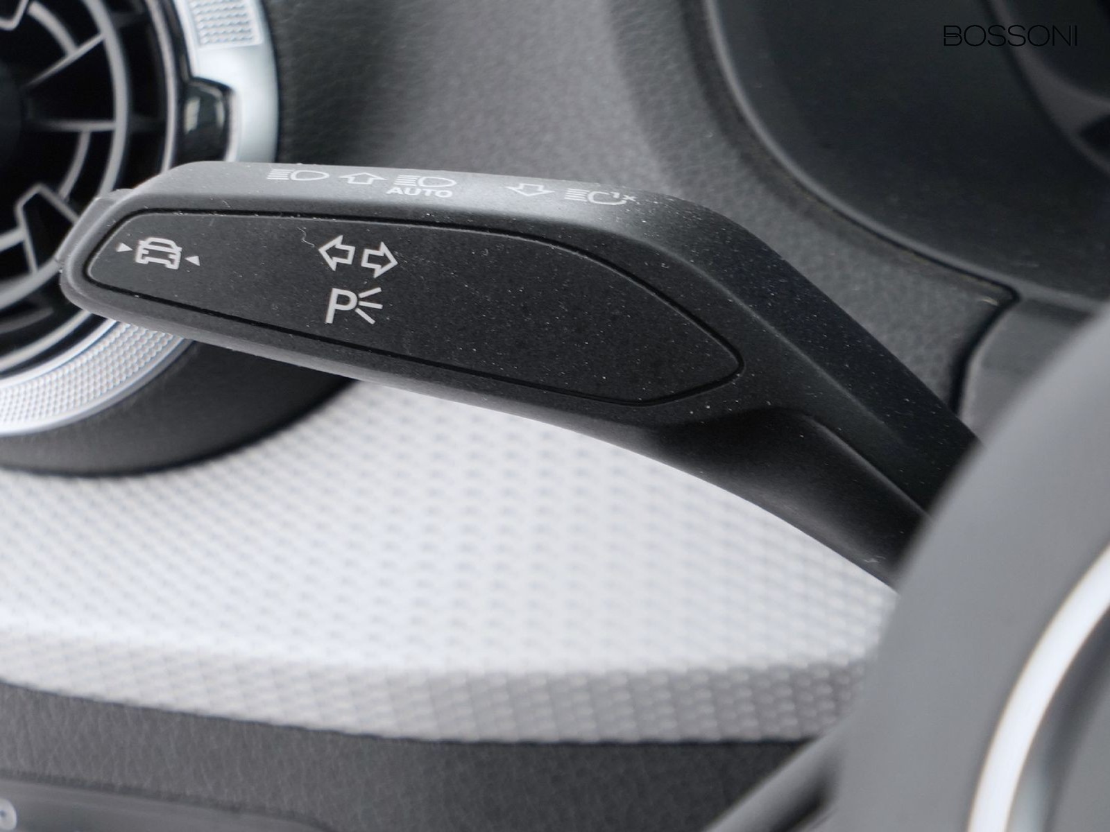 26 - Audi Q2 35 1.5 tfsi s line edition s tronic