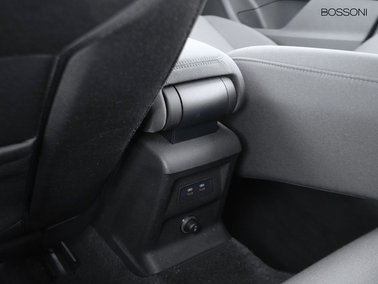 27 - Audi Q2 30 2.0 tdi admired advanced