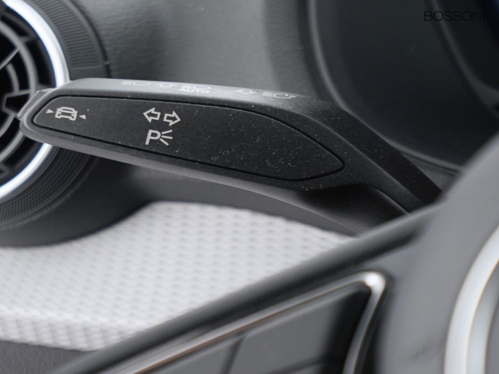 27 - Audi Q2 30 2.0 tdi admired advanced s tronic