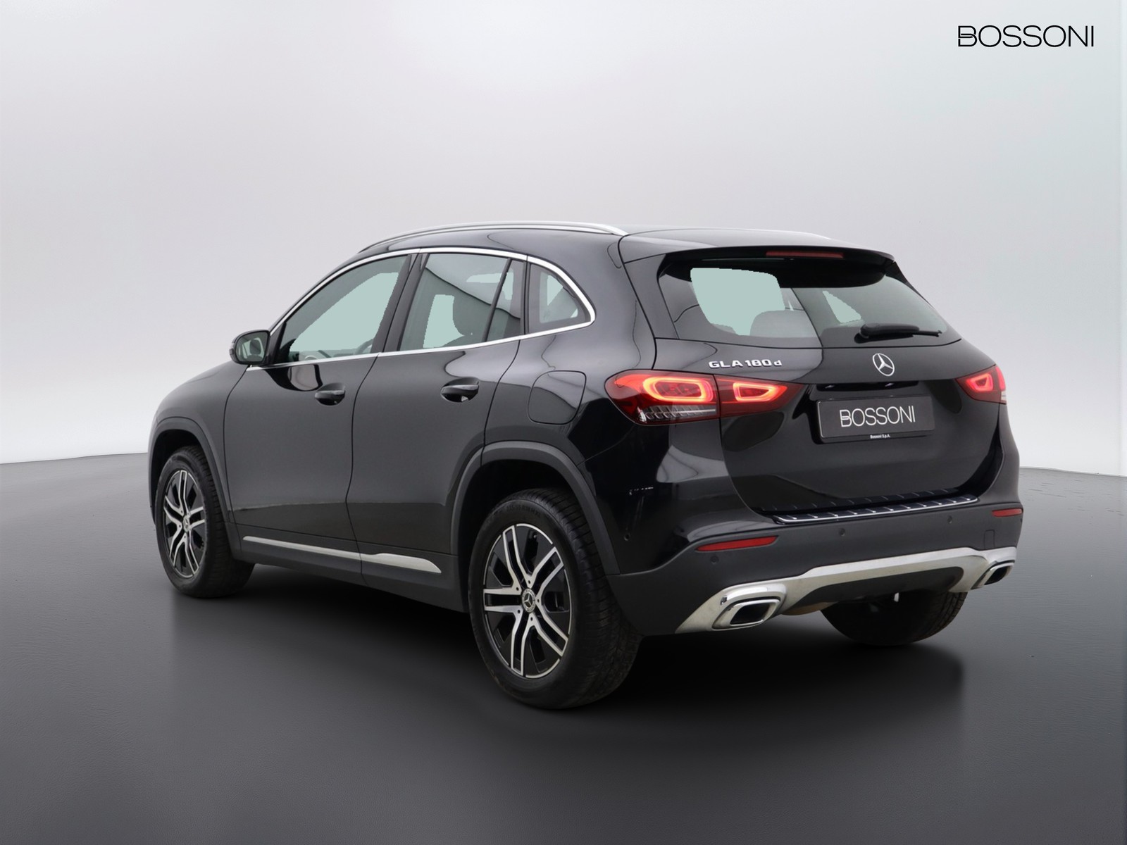 5 - Mercedes GLA 180 d sport plus 8g-dct