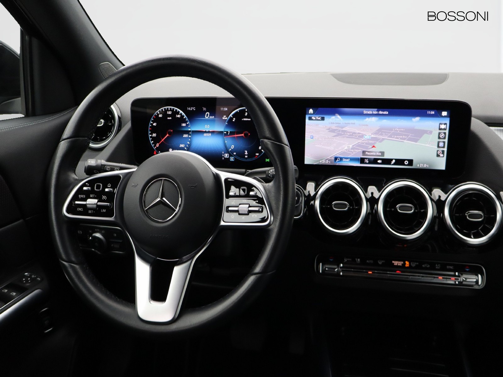 12 - Mercedes GLA 180 d sport plus 8g-dct
