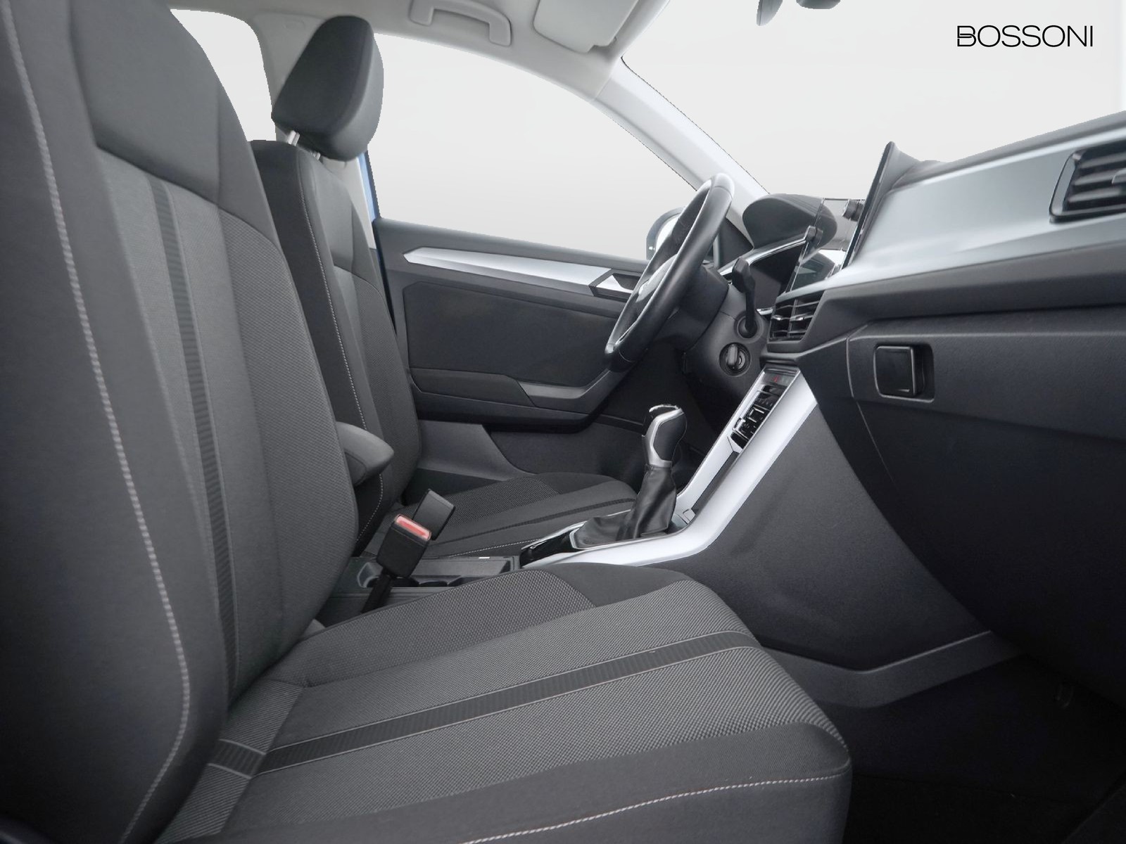 8 - Volkswagen T-Roc 1.0 tsi 110cv life