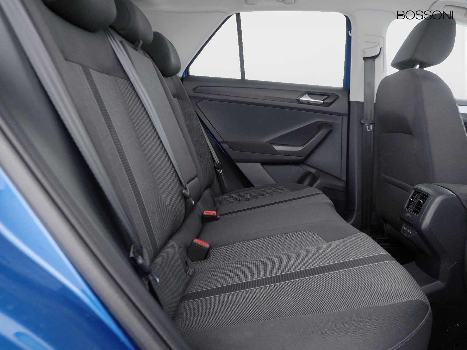 9 - Volkswagen T-Roc 1.0 tsi 110cv life