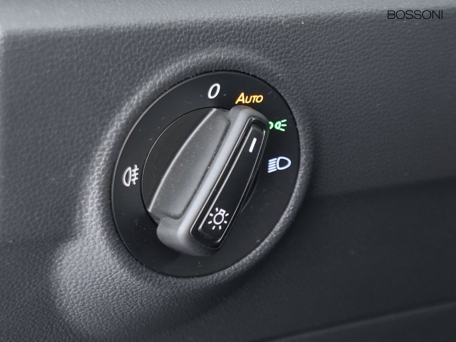 16 - Volkswagen T-Roc 1.0 tsi 110cv life