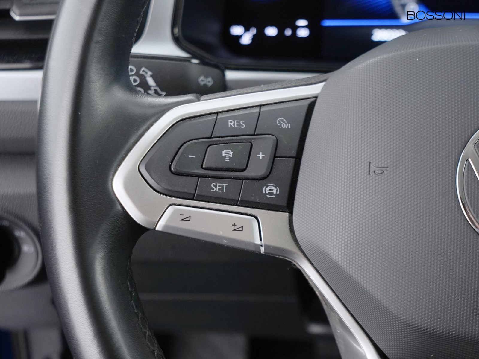 24 - Volkswagen T-Roc 1.0 tsi 110cv life