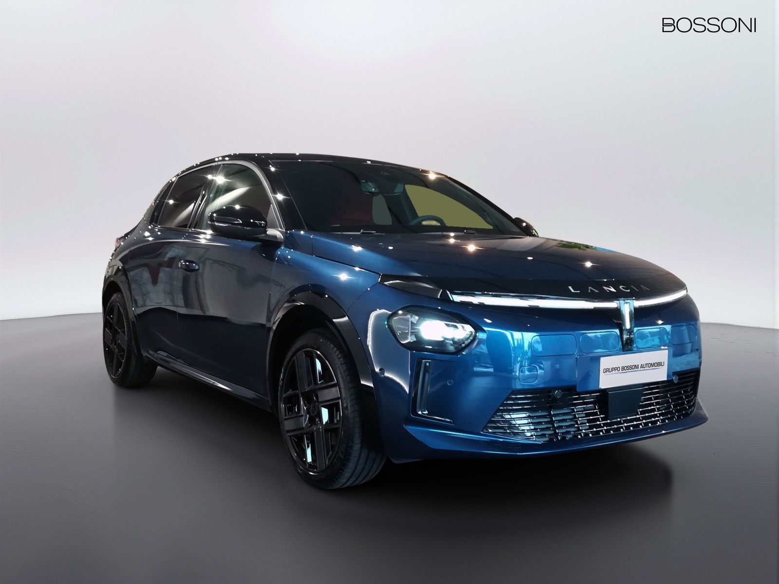 3 - Lancia Ypsilon 51kwh lx